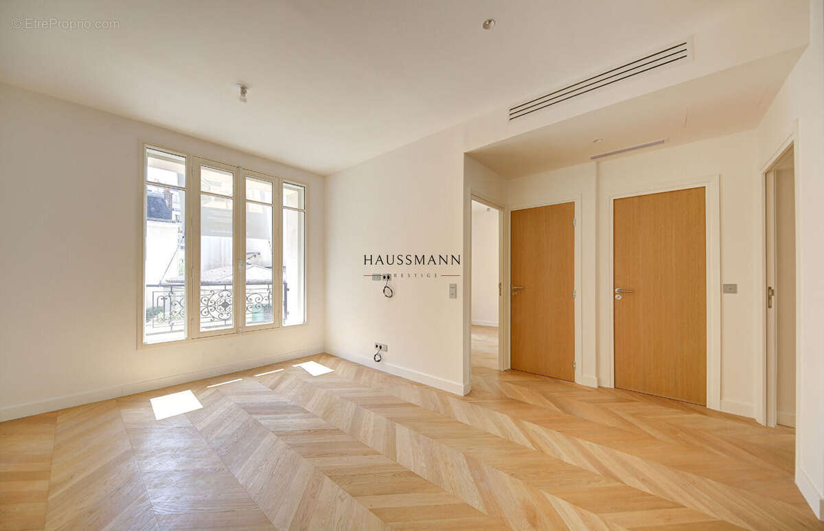 Appartement à NEUILLY-SUR-SEINE