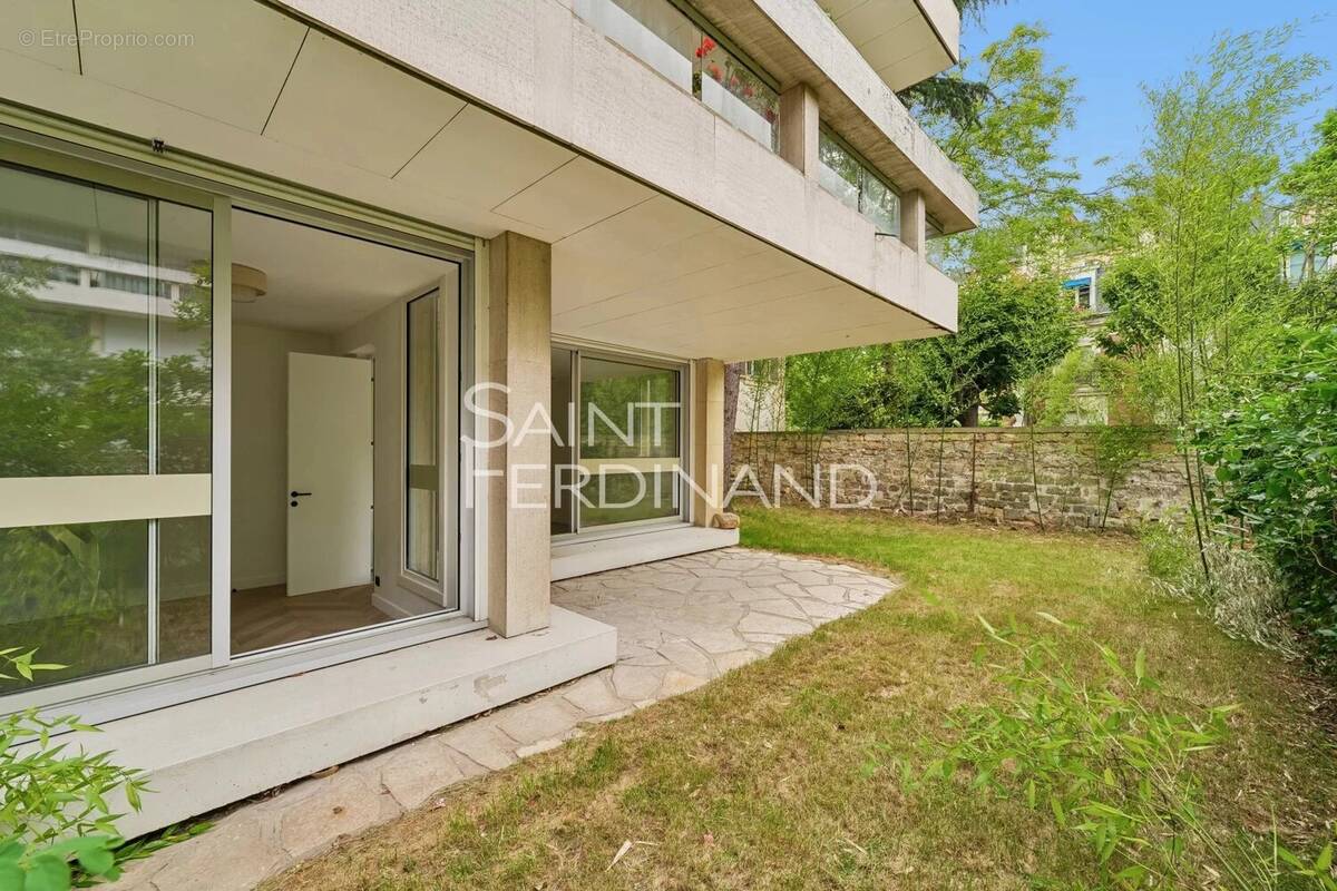 Appartement à NEUILLY-SUR-SEINE