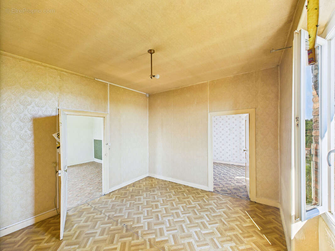 Maison à SAINT-ELOY-LES-MINES