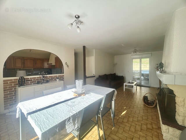 Maison à LA VILLE-DU-BOIS