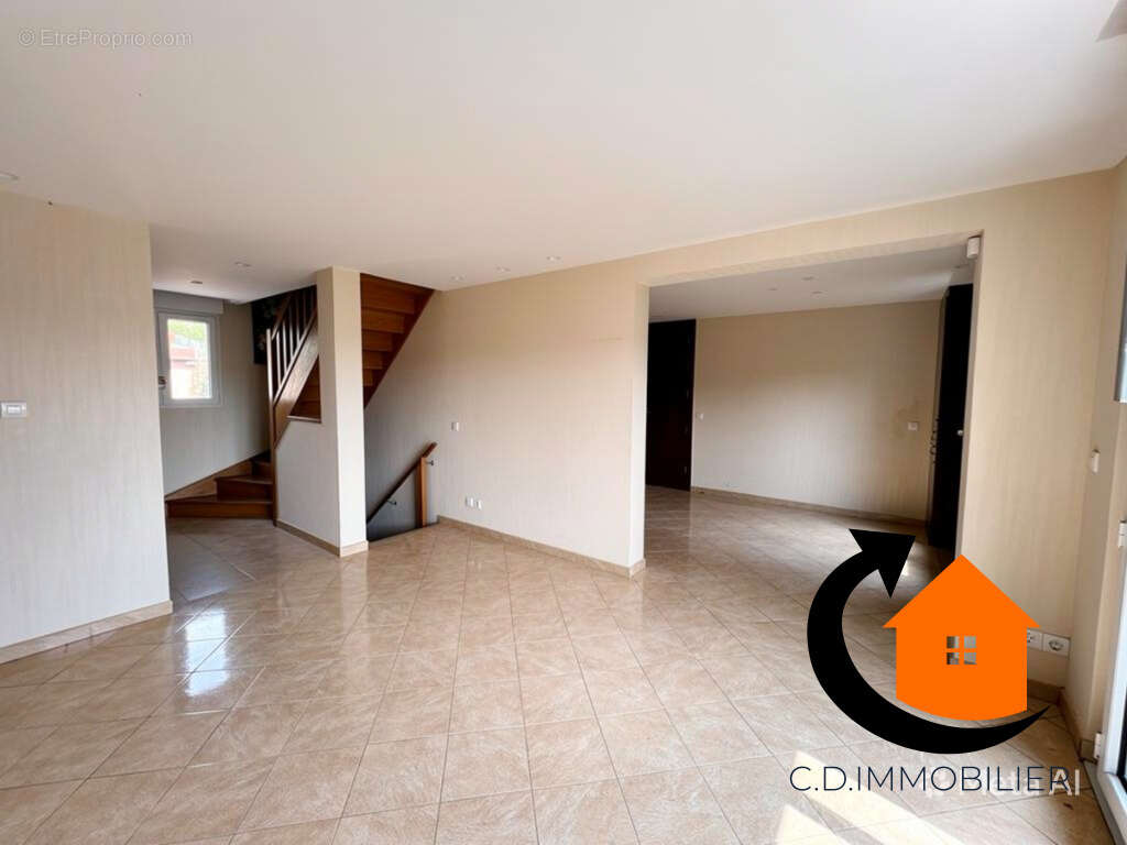 Maison 96 m² à Landelles  - photo 4