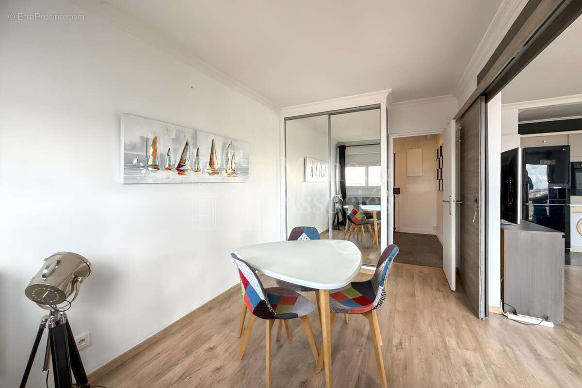 Appartement à COURBEVOIE