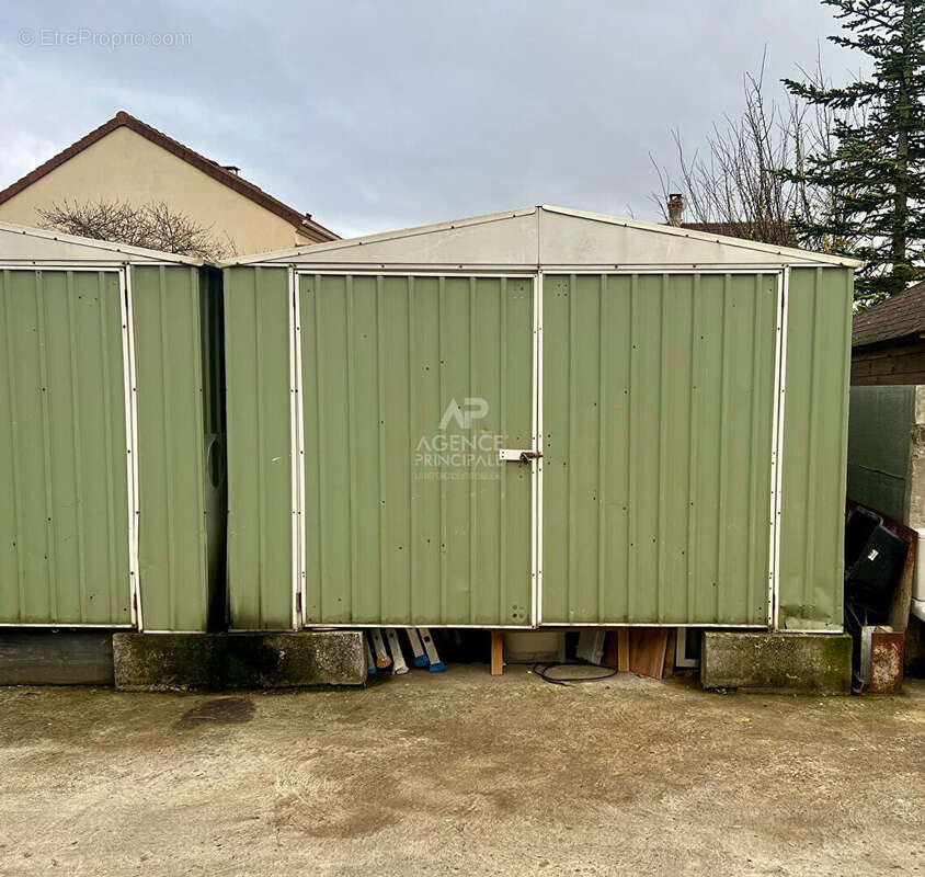 Commerce à HOUILLES