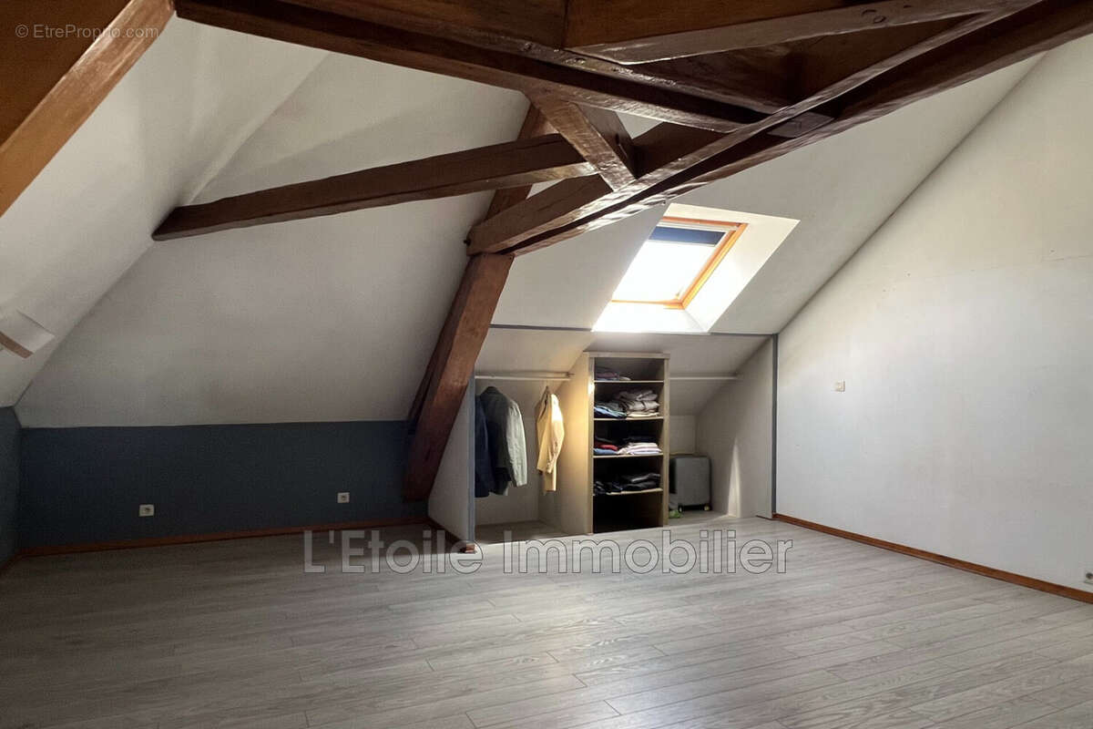 Maison à LA CHAPELLE-MONTLIGEON