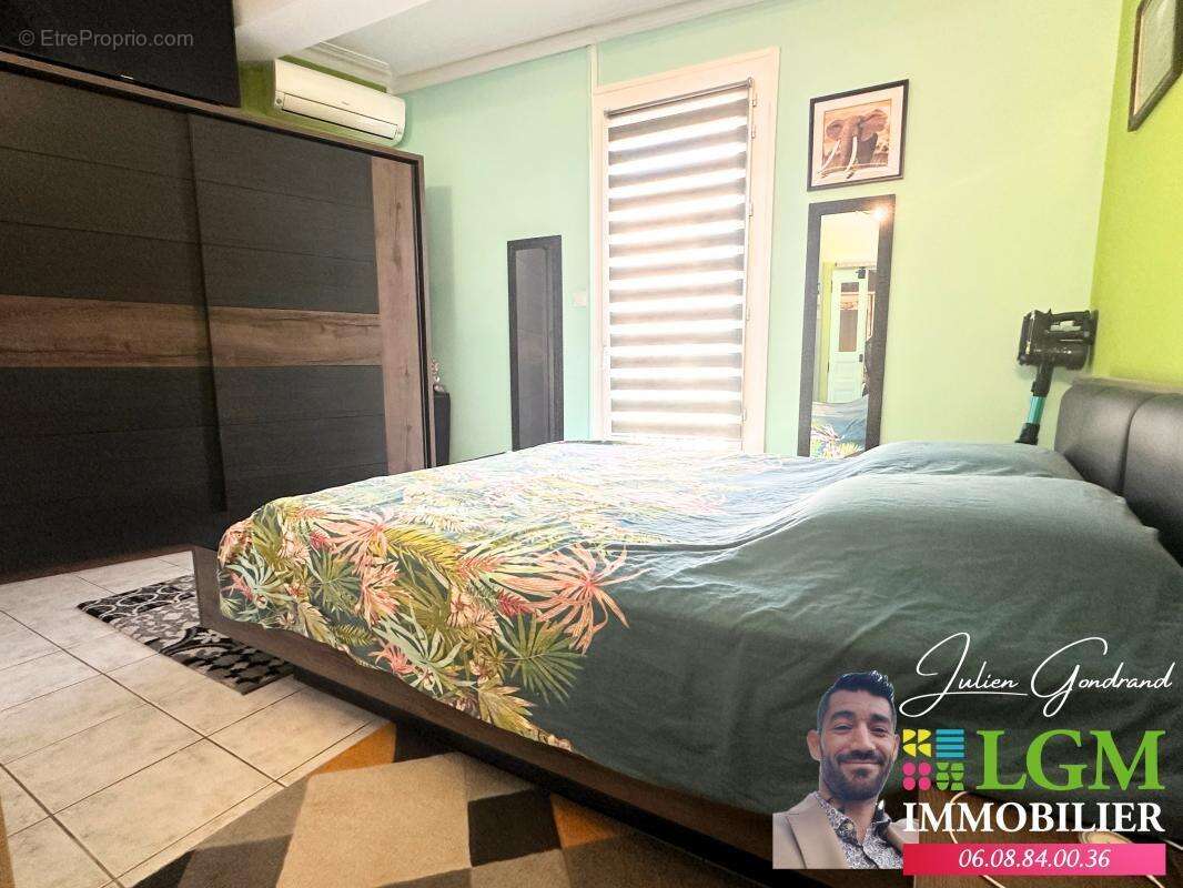 Appartement à UCHAUD