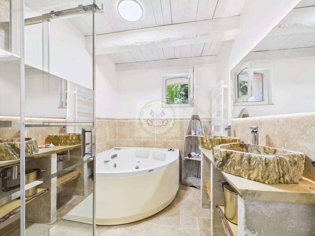 À vendre -Domaine d'exception .  Maison d'hôtes de 2ha - Puget-sur-Argens - photo 6