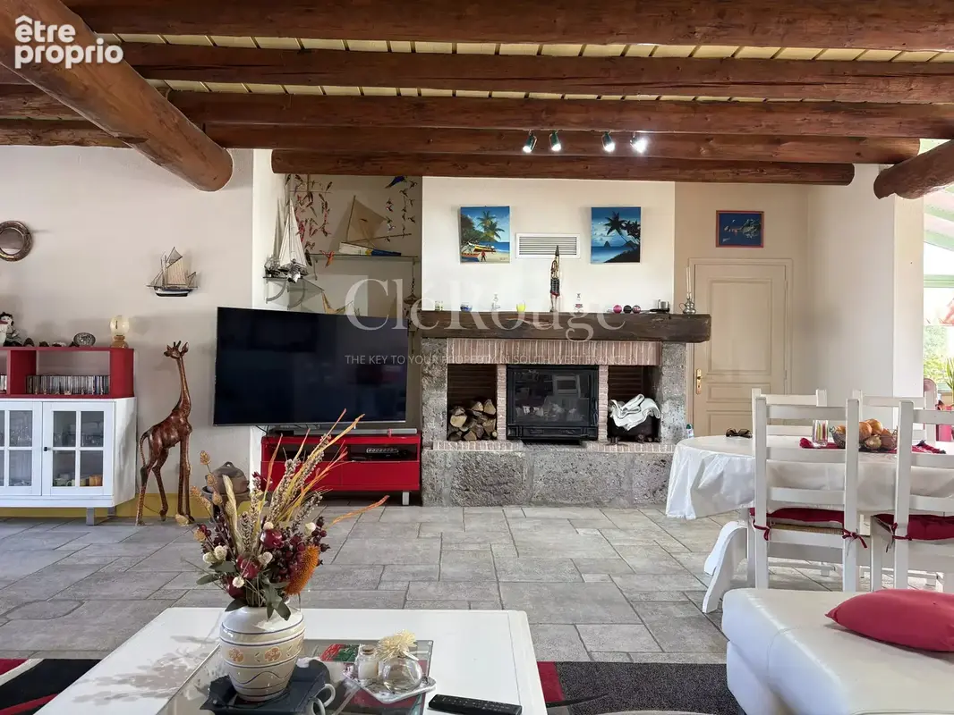 Élégante maison contemporaine avec piscine chauffée, beaux volumes et 5 400 m² de terrain - photo 9