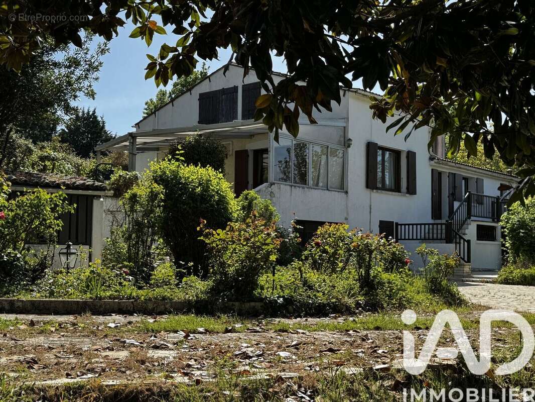 Photo 1 - Maison à SAINT-BONNET-SUR-GIRONDE