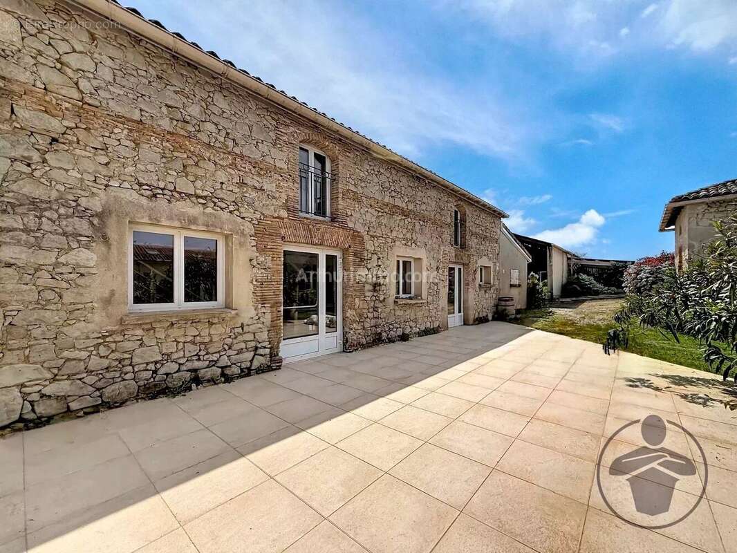 Maison à SAINT-MARTIN-DE-COUX