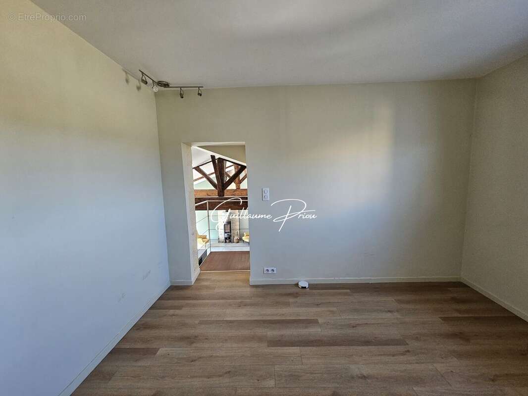 Maison 242 m² à Saint-Andre-De-Cubzac  - photo 14