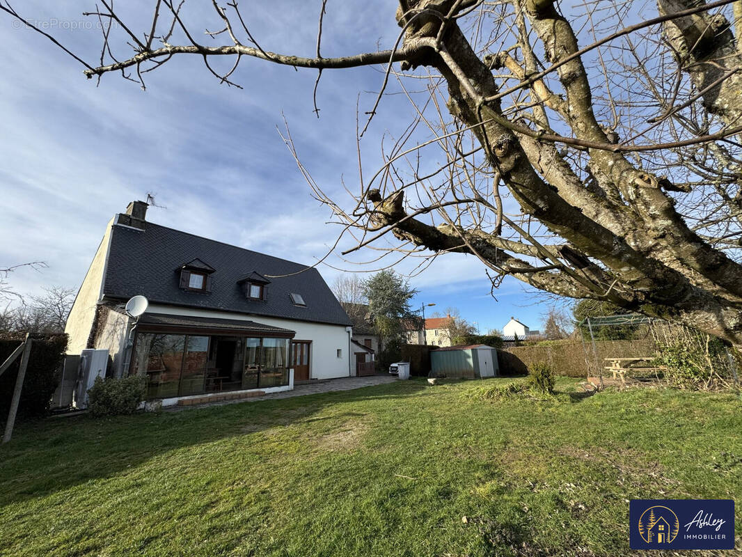 Maison 7 pièces SAINT PIERRE-CANTAL - Maison à SAINT-PIERRE