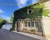 Maison à SAINT-HILAIRE-DE-BEAUVOIR