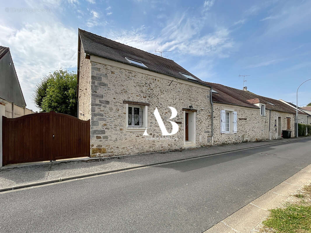 Maison à FONTENAILLES