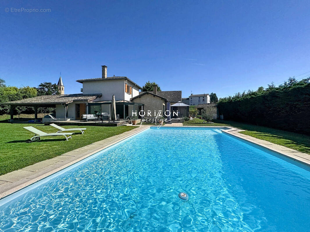 Maison à MONTCEAUX