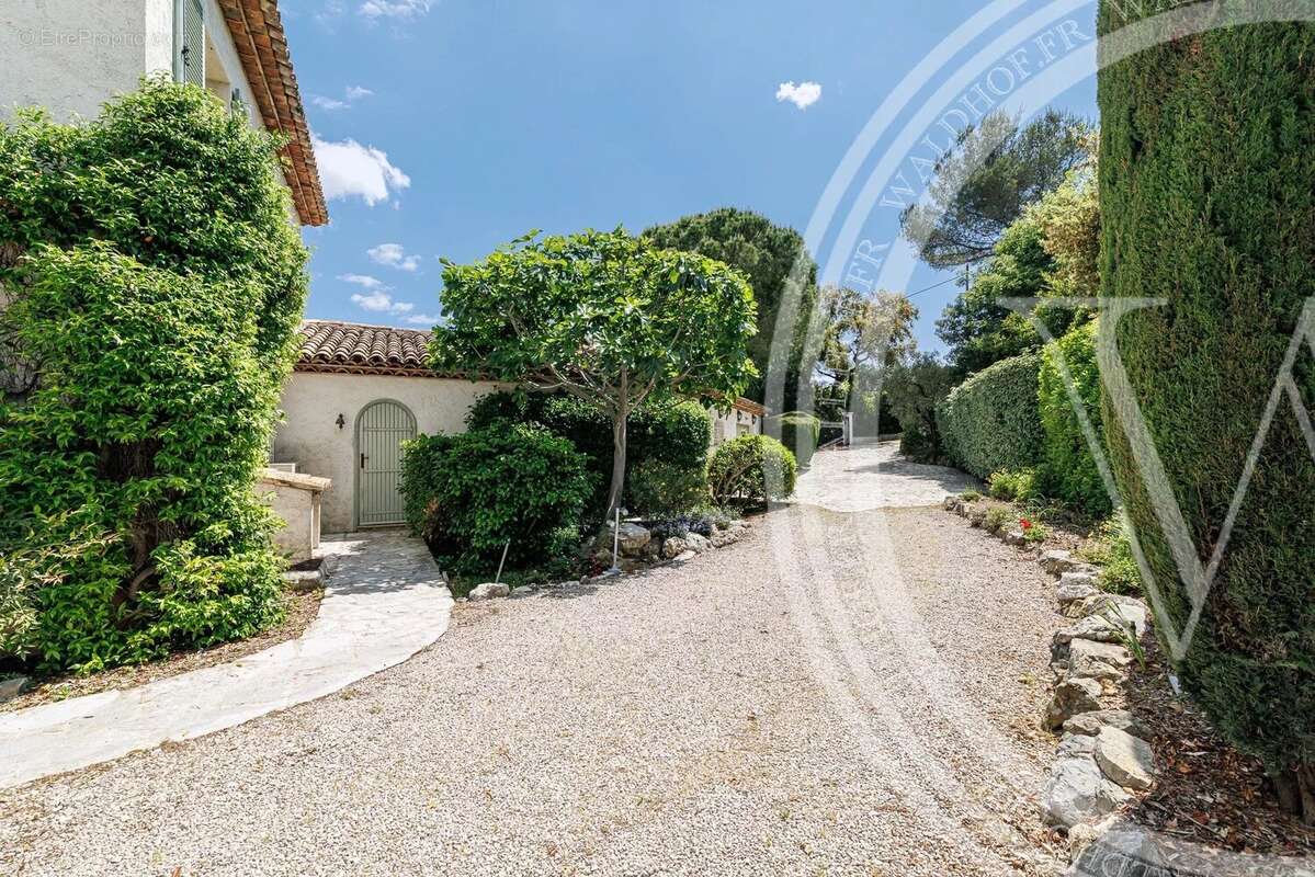 Maison à ROQUEFORT-LES-PINS