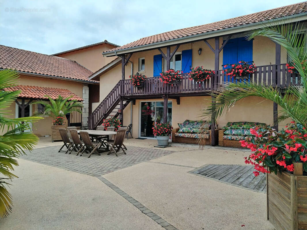 Maison à SAINT-SULPICE-DE-ROUMAGNAC
