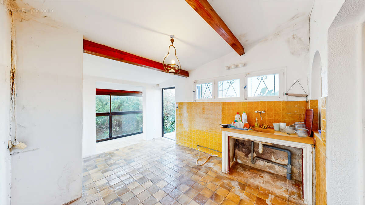 Maison à rénover, piscine, terrain 1660 m2 - photo 15