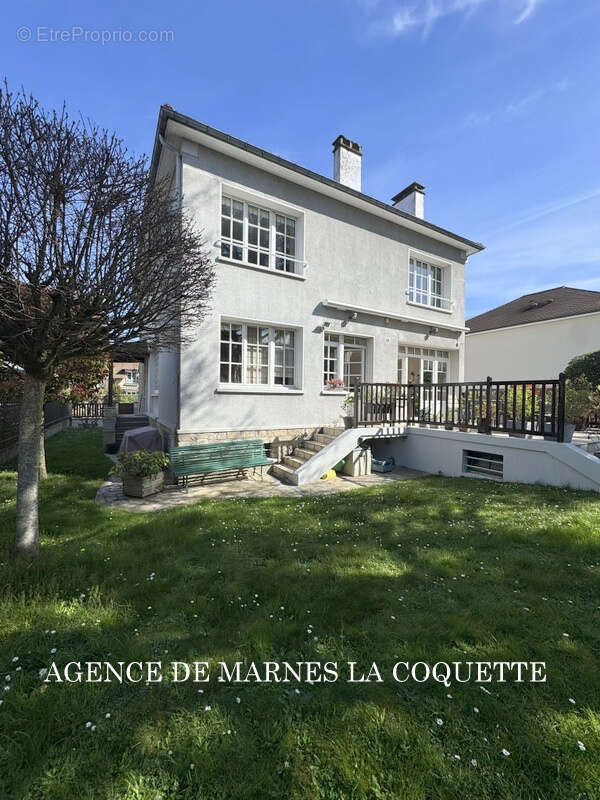 Maison à MARNES-LA-COQUETTE