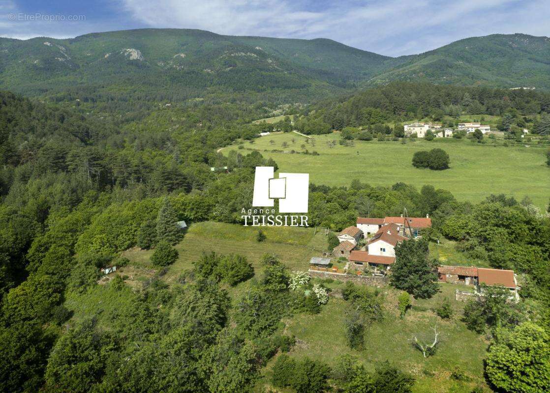 Mas Cévenol avec une vue dégagée et près de 3 hectares de te - photo 20