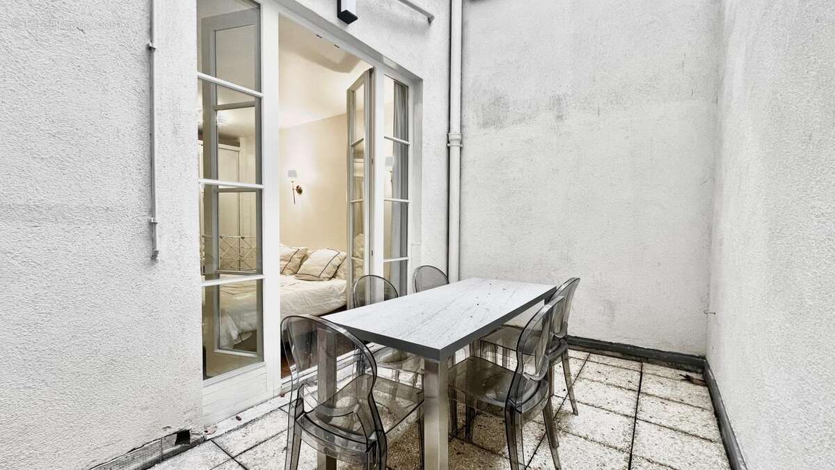 Appartement à PARIS-8E