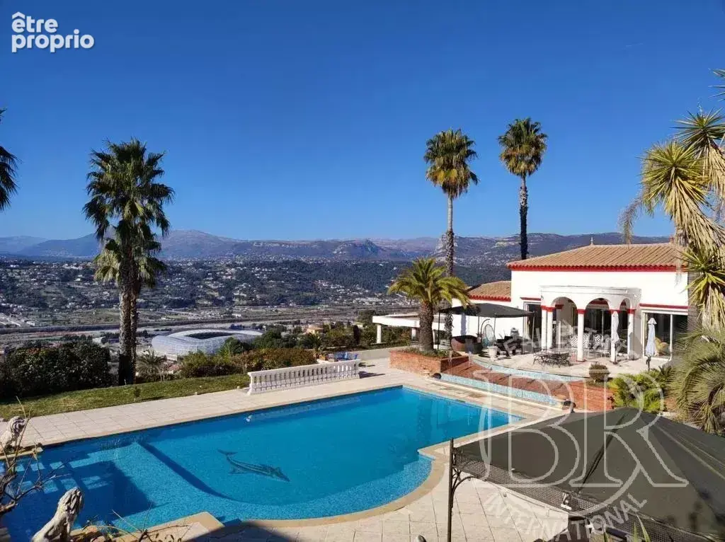 A Vendre NICE  Saint - Antoine Villa de 660  m² sur le terrain 4000  m² piscine extérieur , piscine intérieur, tennis - photo 15