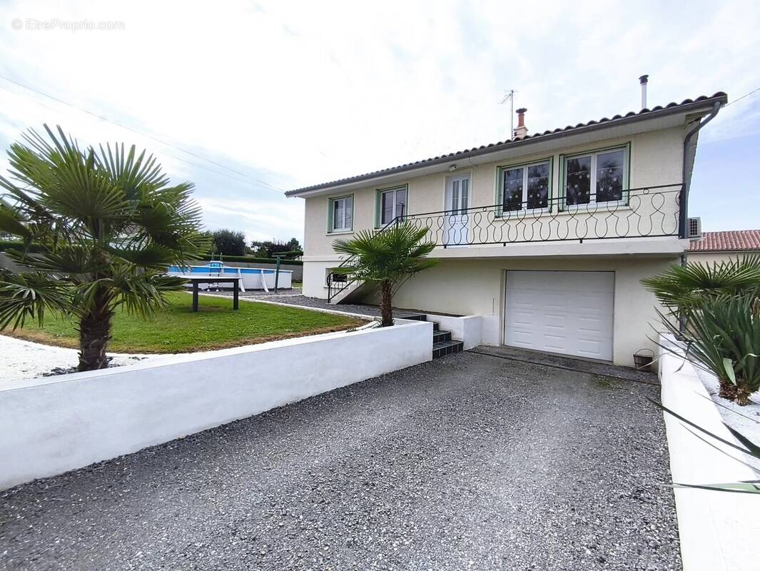 Maison à FLEURE