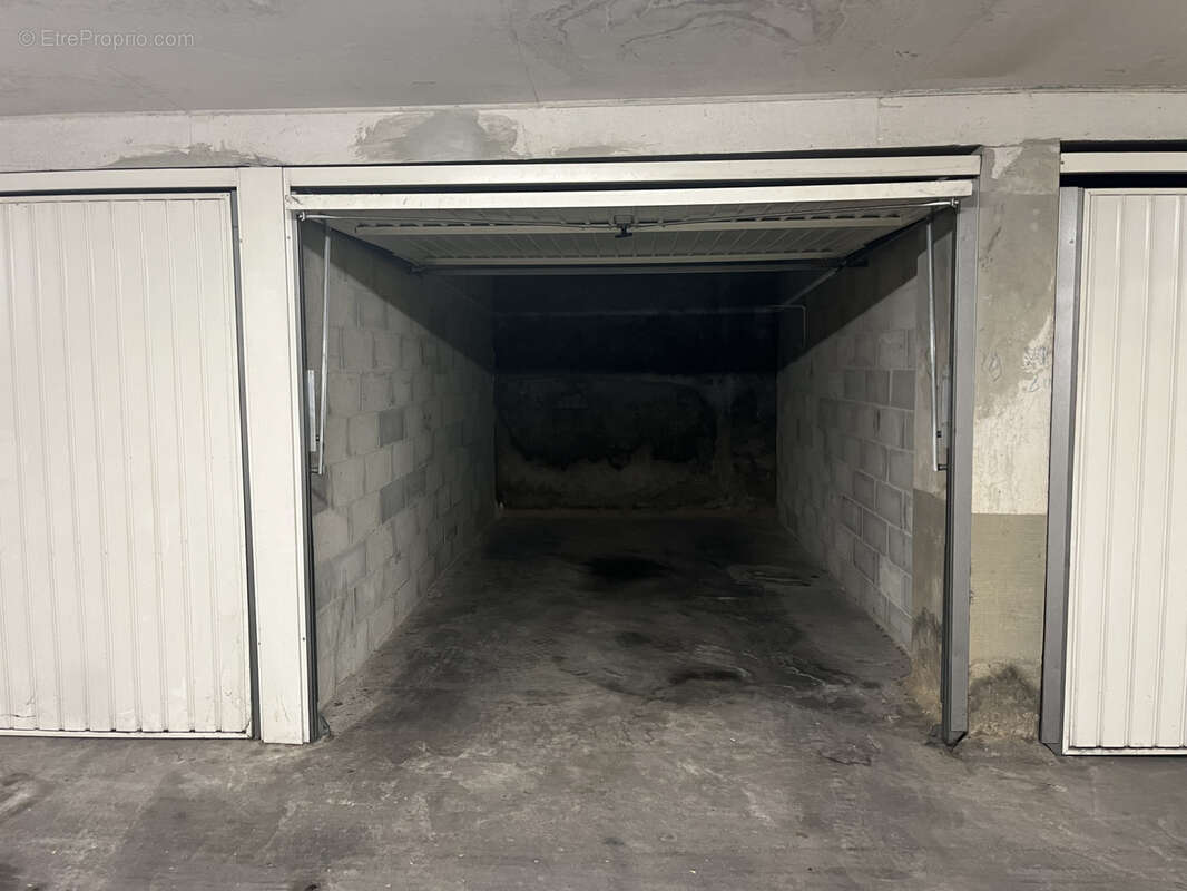 Parking à HYERES
