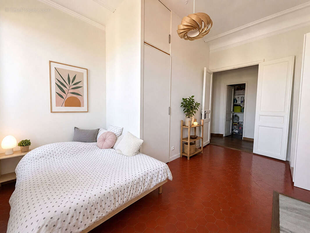 Appartement à MARSEILLE-1E