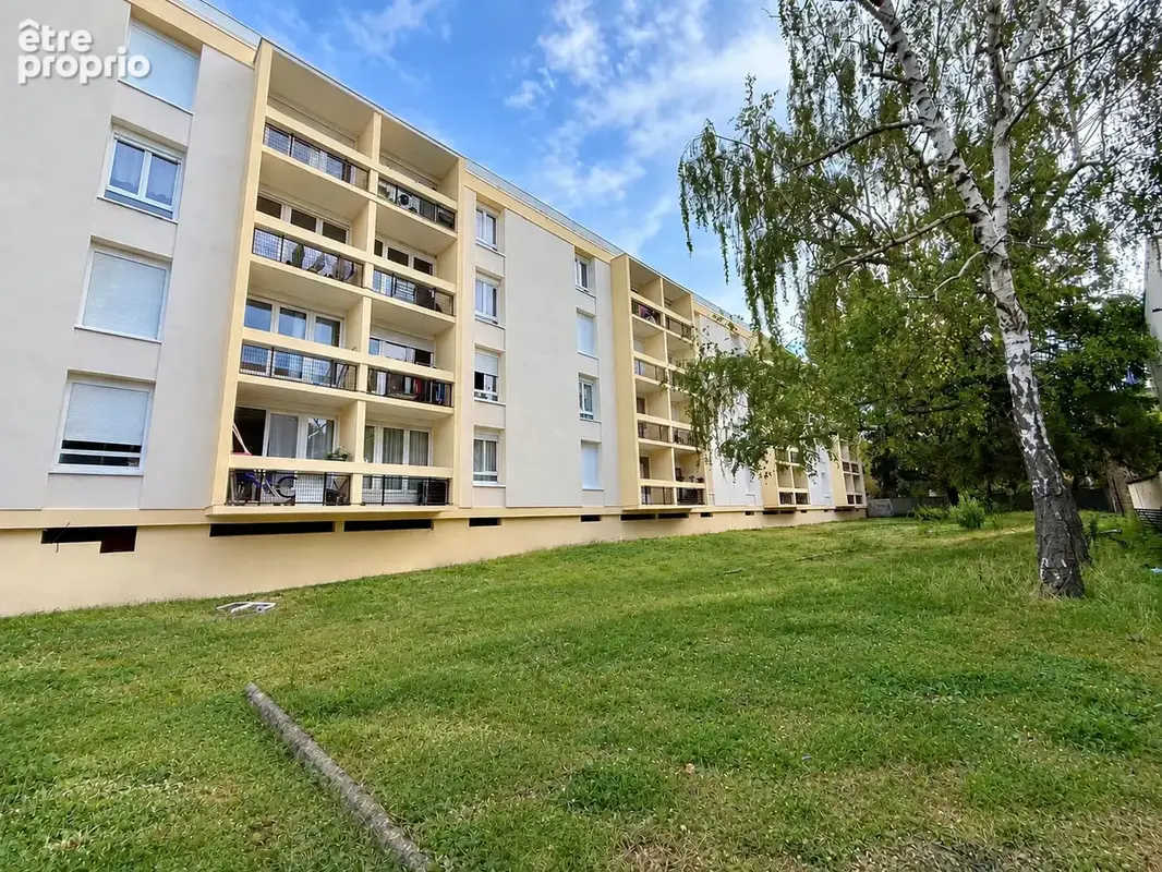 Appartement à LES PAVILLONS-SOUS-BOIS