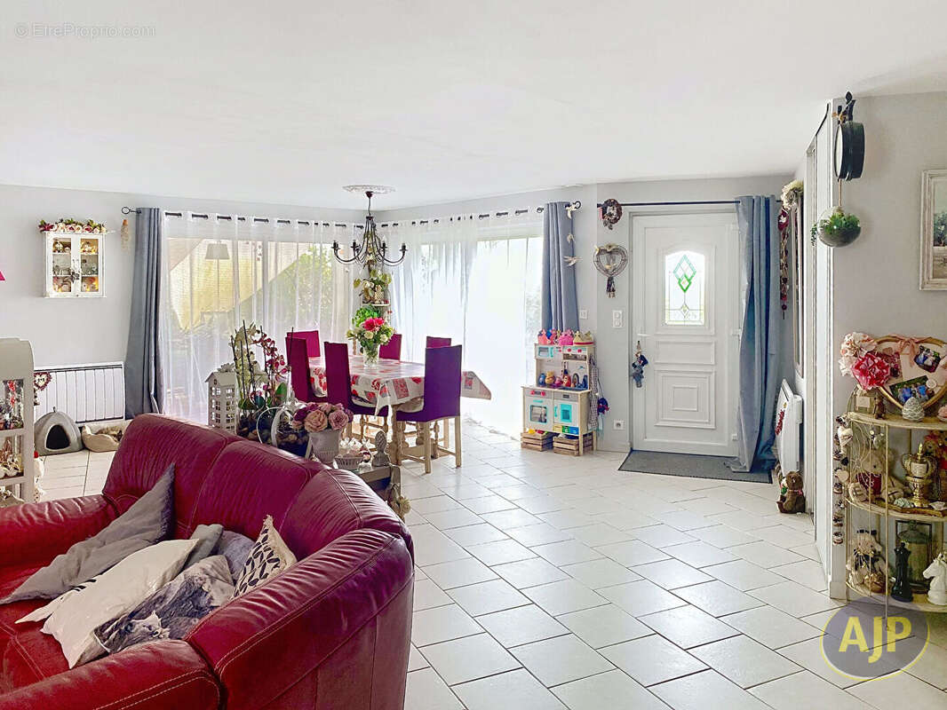 Maison fonctionnelle avec sous-sol aménagé et vue imprenable - photo 4