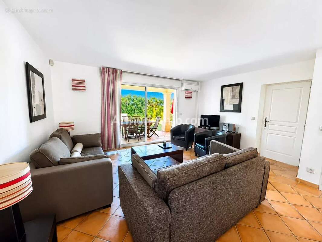 Maison à ROQUEBRUNE-SUR-ARGENS
