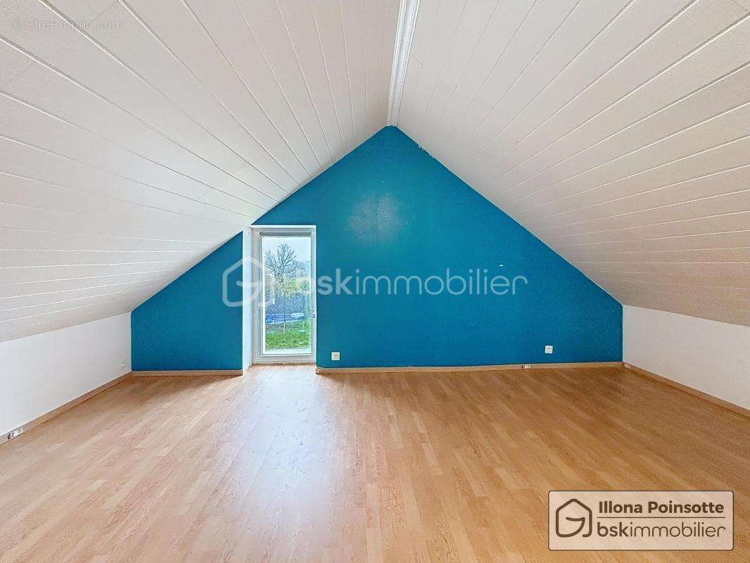 Maison à LA ROCHE-EN-BRENIL