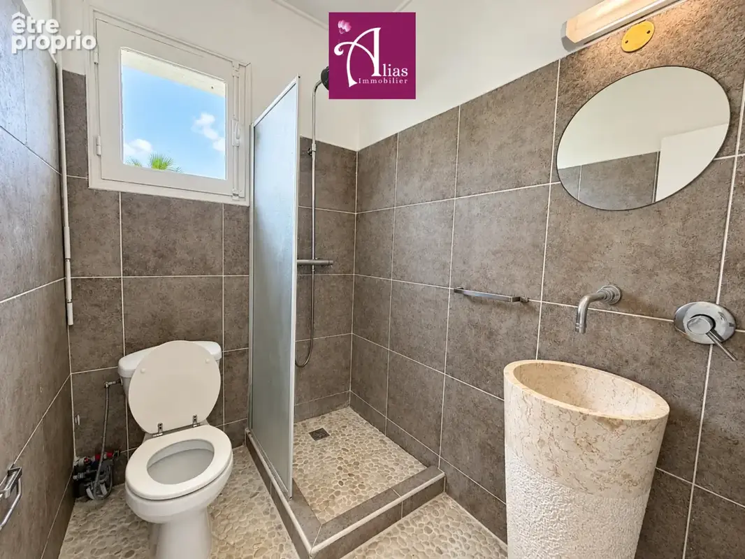 À VENDRE - Villa F4 avec petite piscine + T2 indépendant au Gosier - photo 7