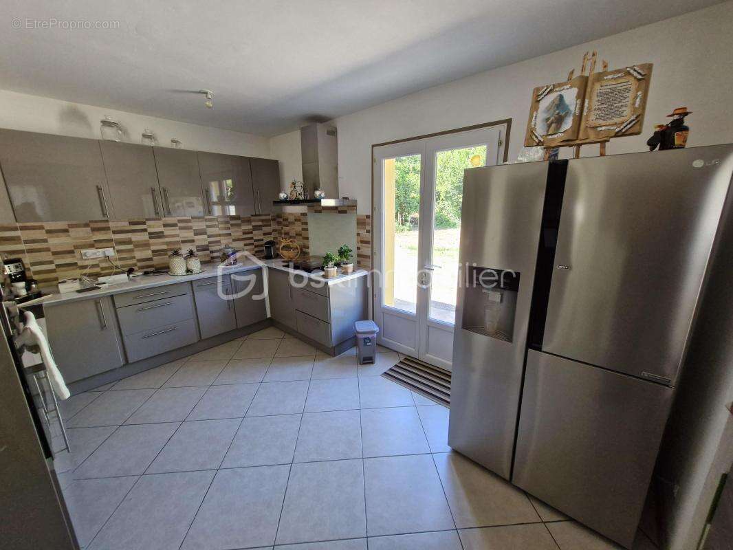Charmante maison de 145m2 sur son terrain clos de 2224m2 dans un environnement calme à Mouleydier - photo 7