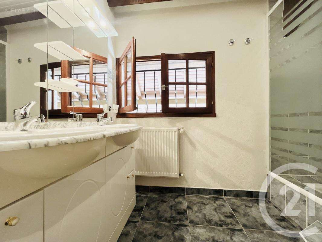 Maison à VERNEUIL-SUR-VIENNE