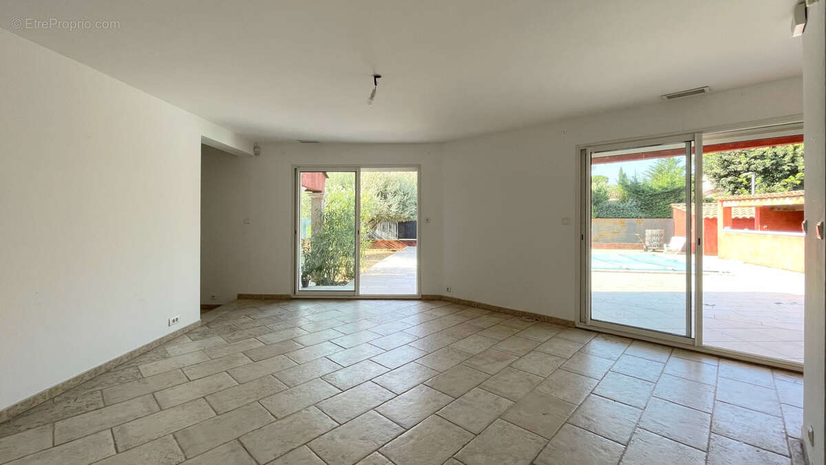 A 10 minutes d'Uzès, villa de plain-pied avec jardin, piscine et pool-house - photo 7
