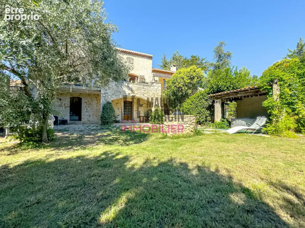 Maison 6 pièces 213 m² à vendre à Robion (84440) - photo 3
