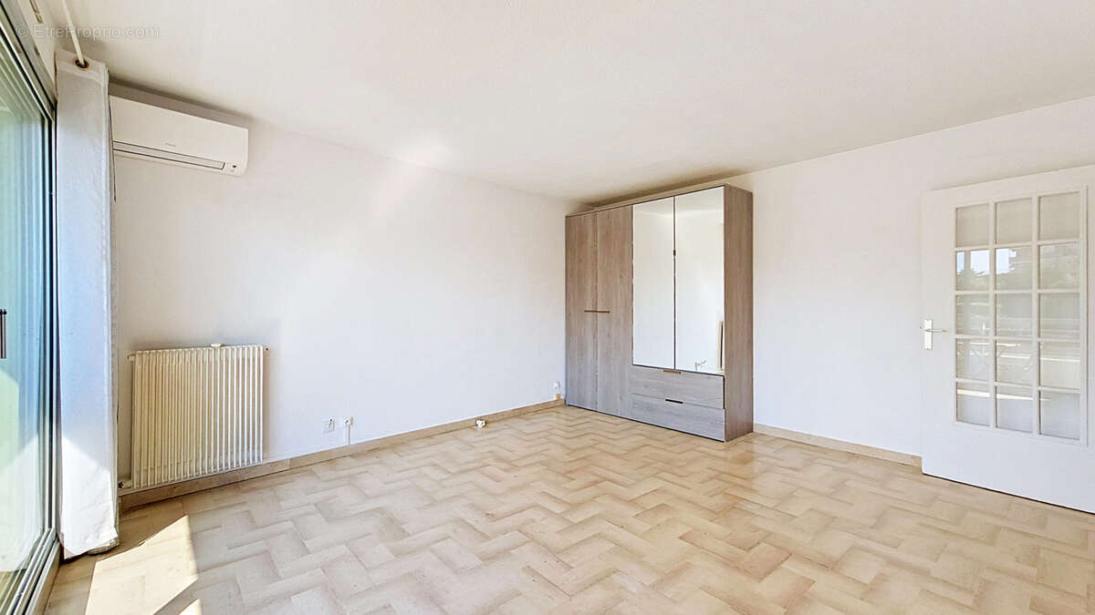 Studio rénové avec balcon au calme, piscine et cave - photo 7