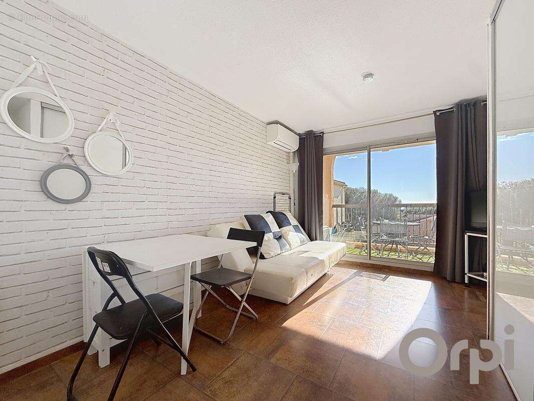 Appartement à ROQUEBRUNE-SUR-ARGENS
