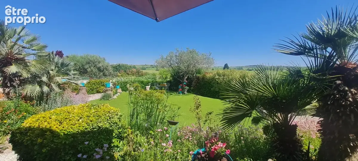 Splendide villa de 140m² avec double garages/piscine/ vue dégagée sur 1161m² de terrain - photo 3