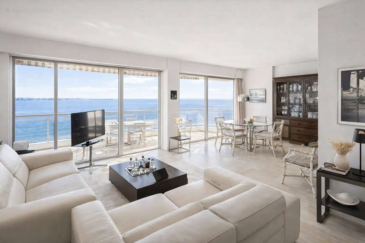 Appartement à VALLAURIS