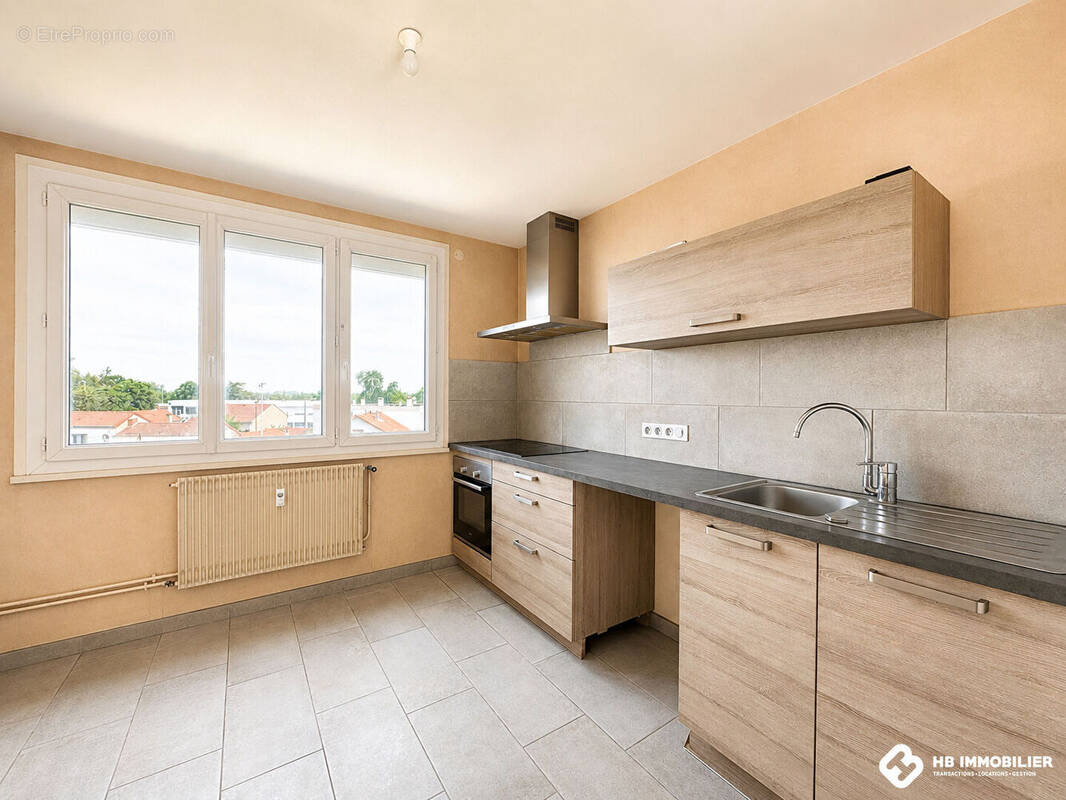 Appartement à LE COTEAU