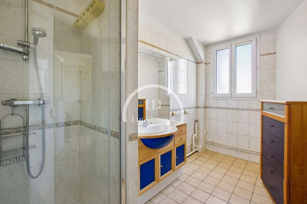 Appartement à PARIS-19E