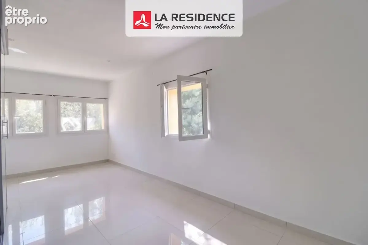 Commerce 315 m² à vendre à Frejus (83600) - photo 7