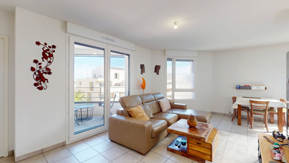 Appartement à BEAUZELLE