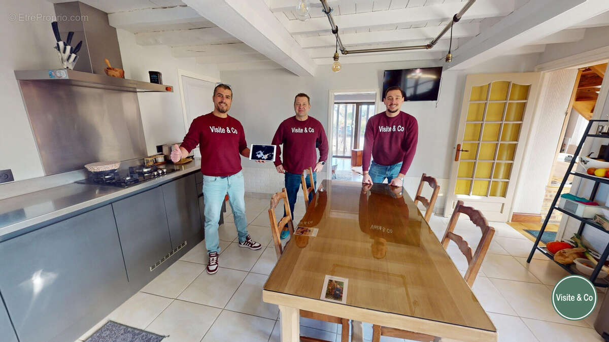 Maison à BREVILLE-LES-MONTS