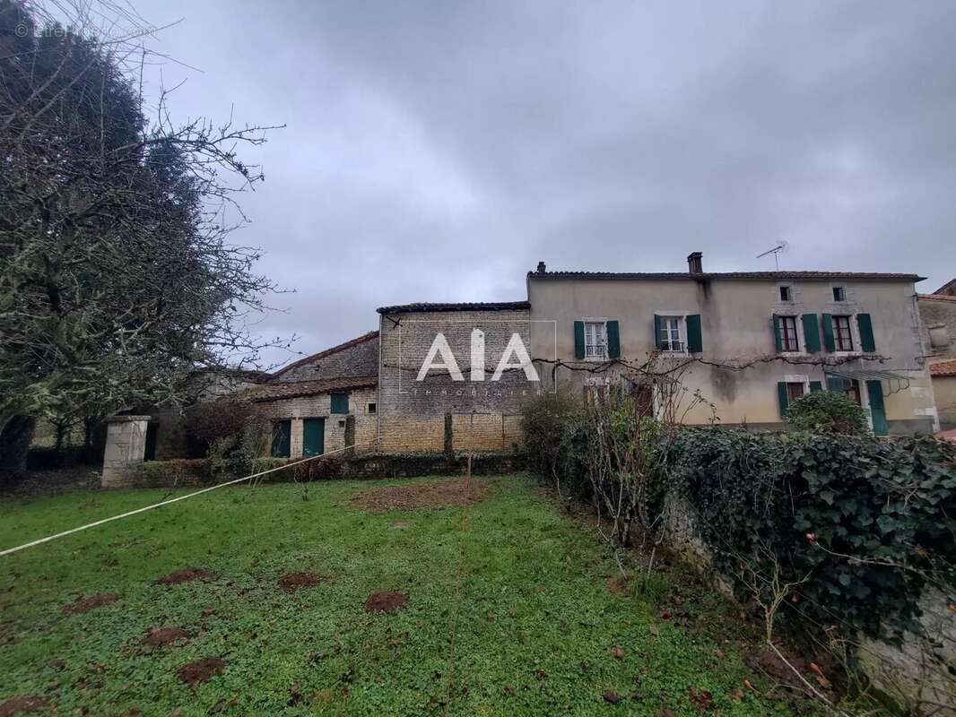 Maison à AUNAC