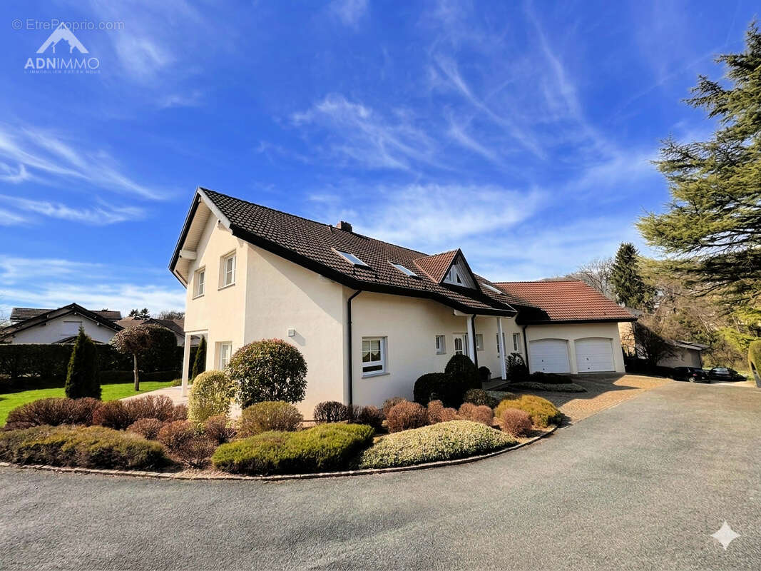 Maison à SAINT-GENIS-POUILLY