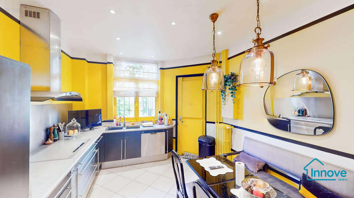 Appartement à PARIS-16E
