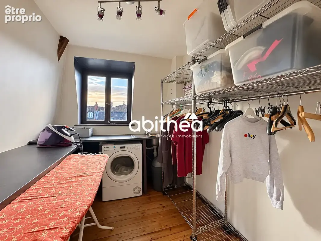 Maison en pierres blanches avec garage et extérieur - photo 20
